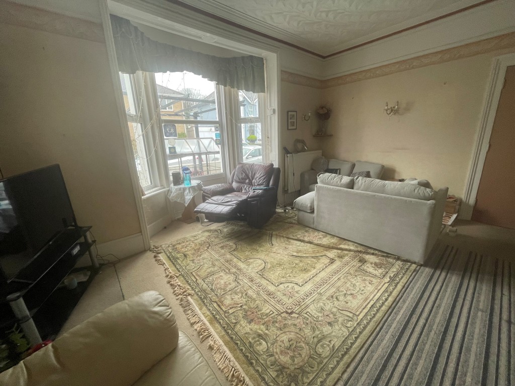 Lot: 168 - FORMER HOTEL WITH HMO LICENCE AND PLANNING CONSENT FOR CONVERSION TO 8 APARTMENTS - Lounge 2